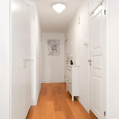 Large - Luxurious Neighborhood - 8 Pax *