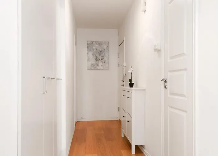 Large - Luxurious Neighborhood - 8 Pax *