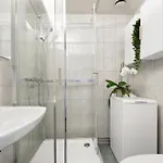 Large - Luxurious Neighborhood - 8 Pax